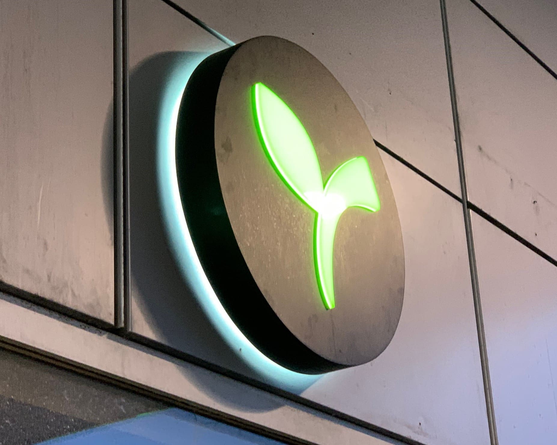 Effo við nýggjum heiti og hami